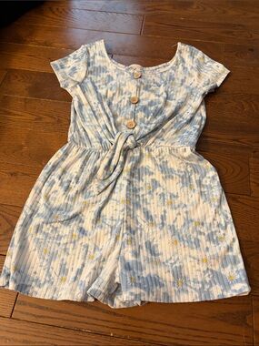 🔥 2/25 - Blue & White Daisy Tie-Waist Romper